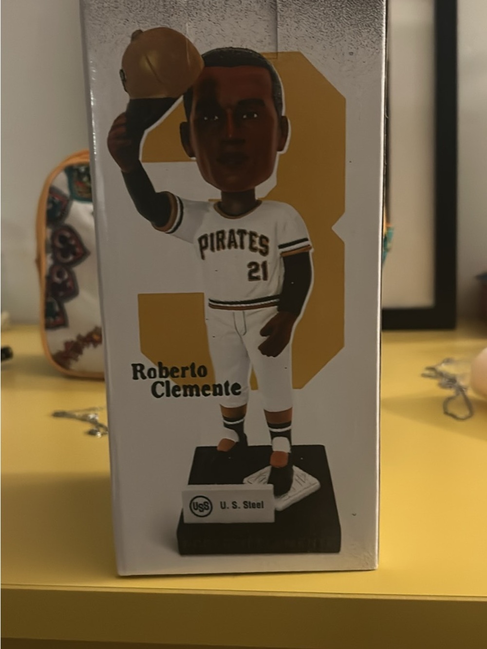 Roberto Clemente Bobblehead - White and Gold Pirates Jersey